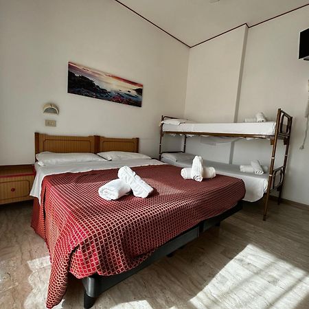 Anny Hotel Римини Екстериор снимка
