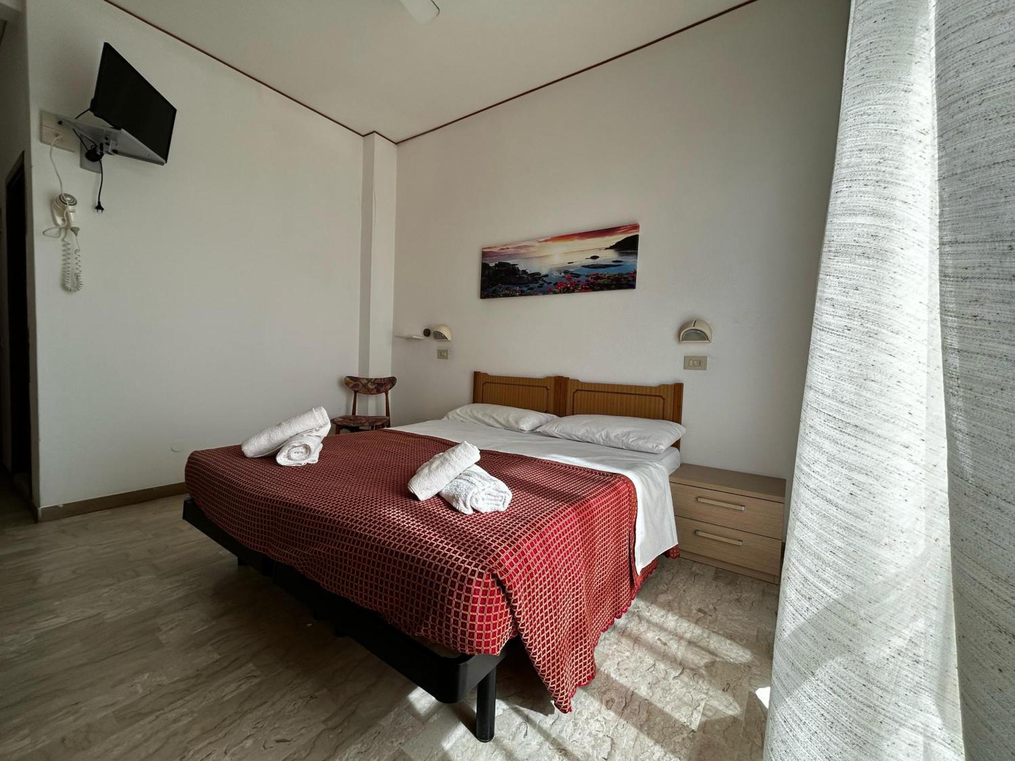 Anny Hotel Римини Екстериор снимка