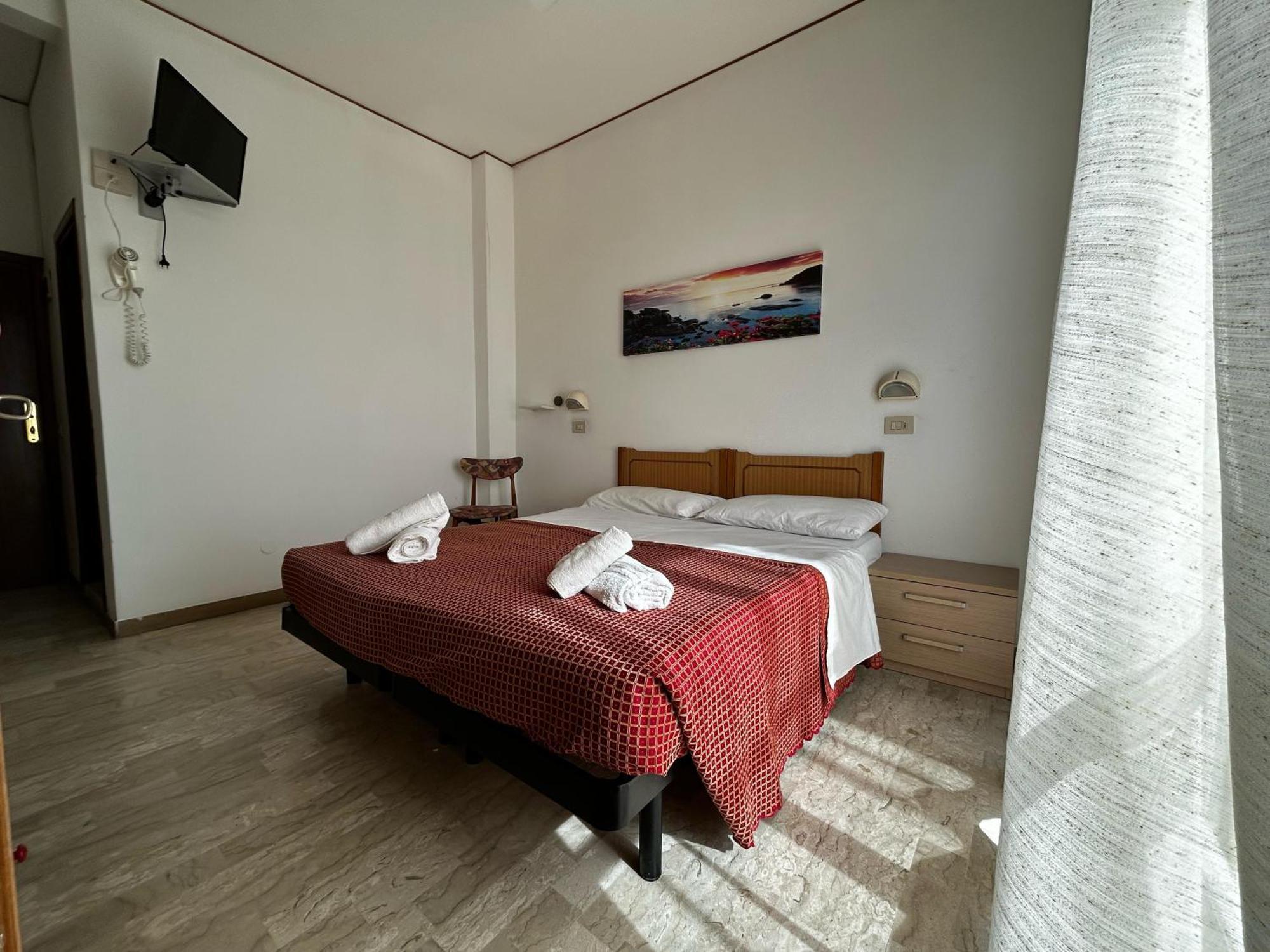 Anny Hotel Римини Екстериор снимка