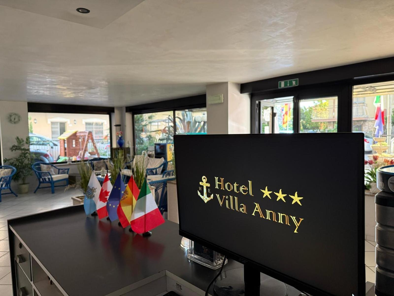Anny Hotel Римини Екстериор снимка
