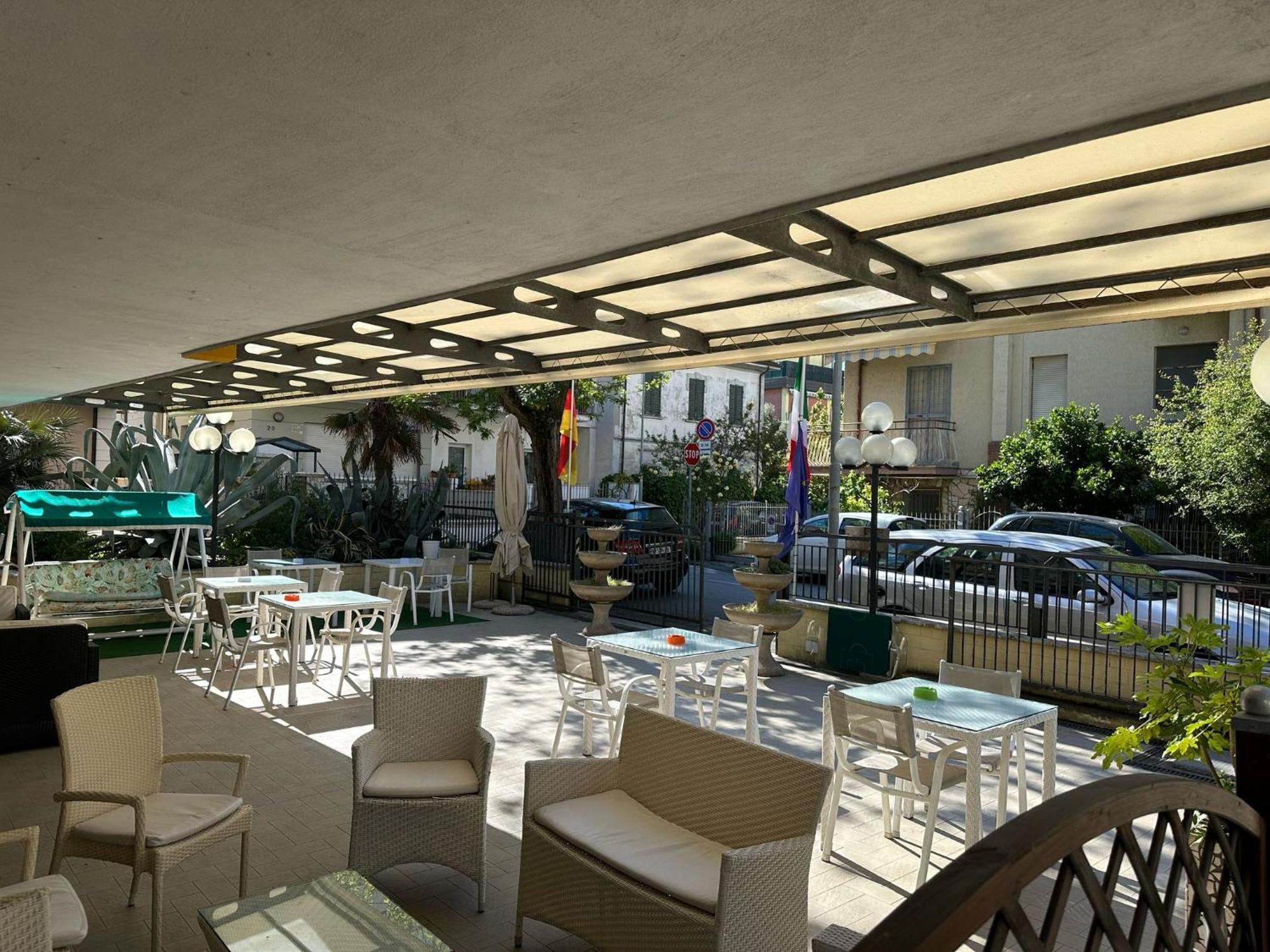 Anny Hotel Римини Екстериор снимка