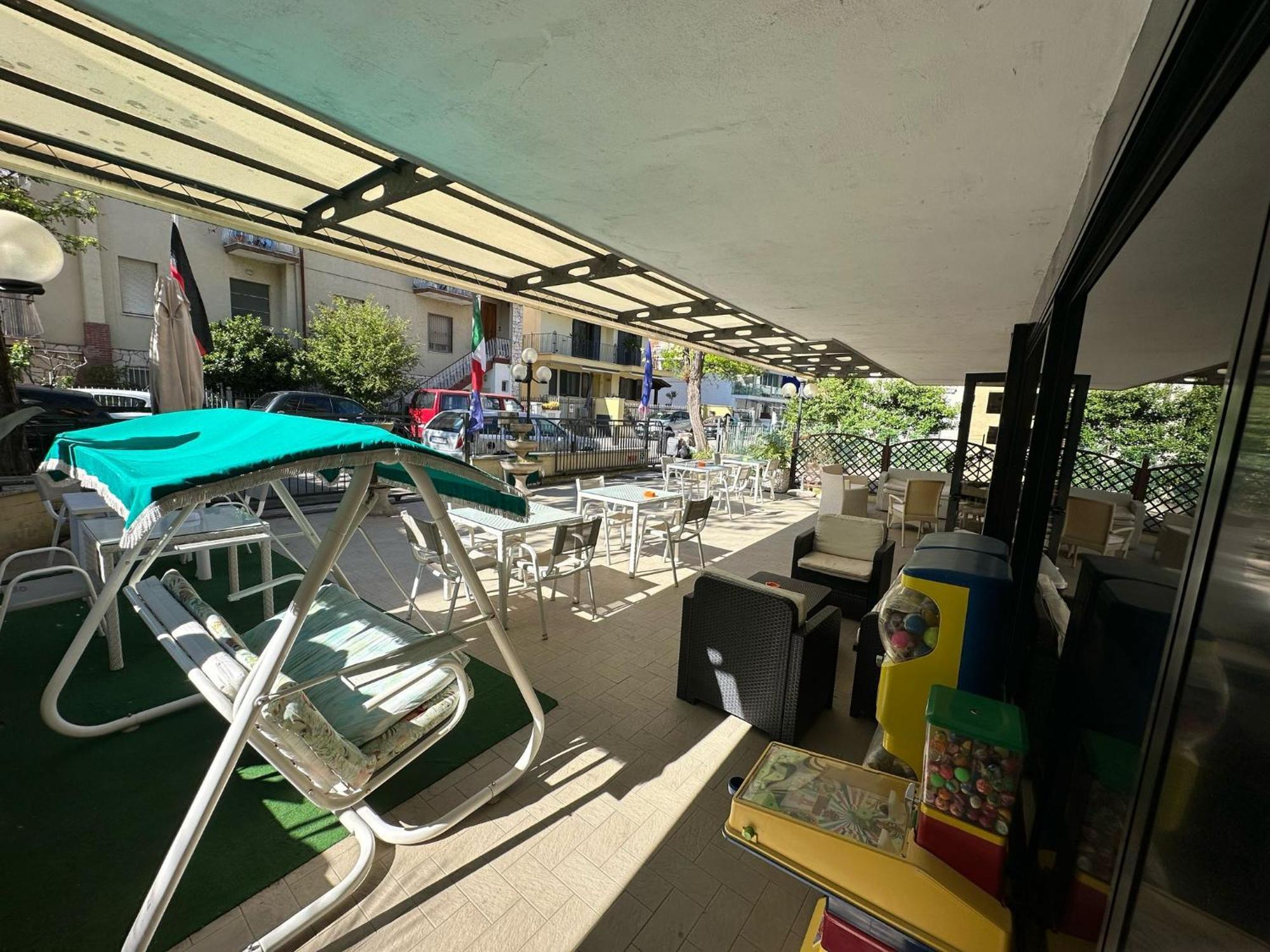 Anny Hotel Римини Екстериор снимка
