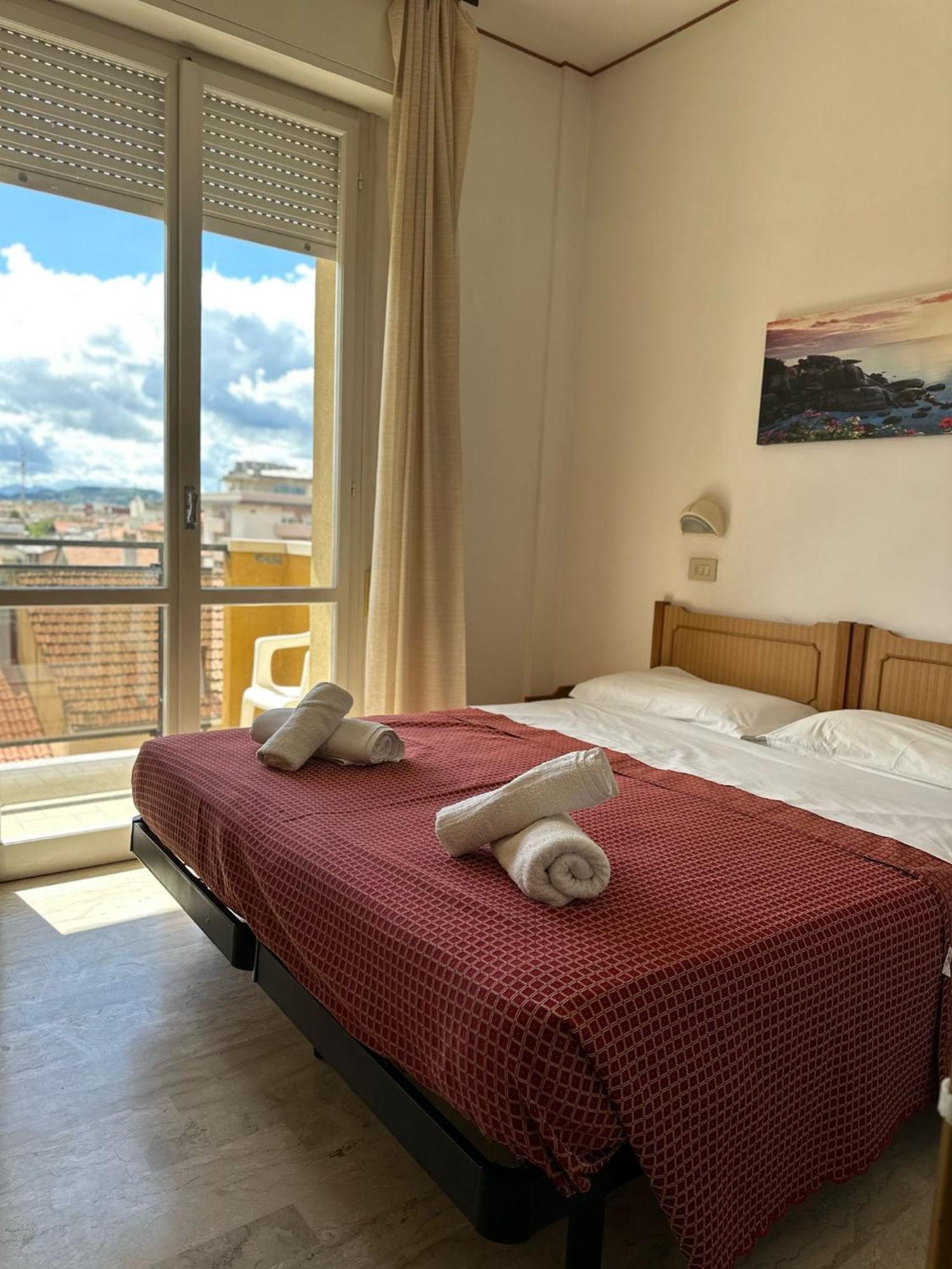 Anny Hotel Римини Екстериор снимка